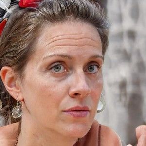 Meet your Posher, Ebony